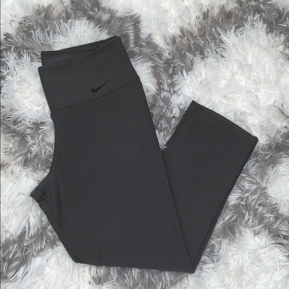 grey cropped nike leggings